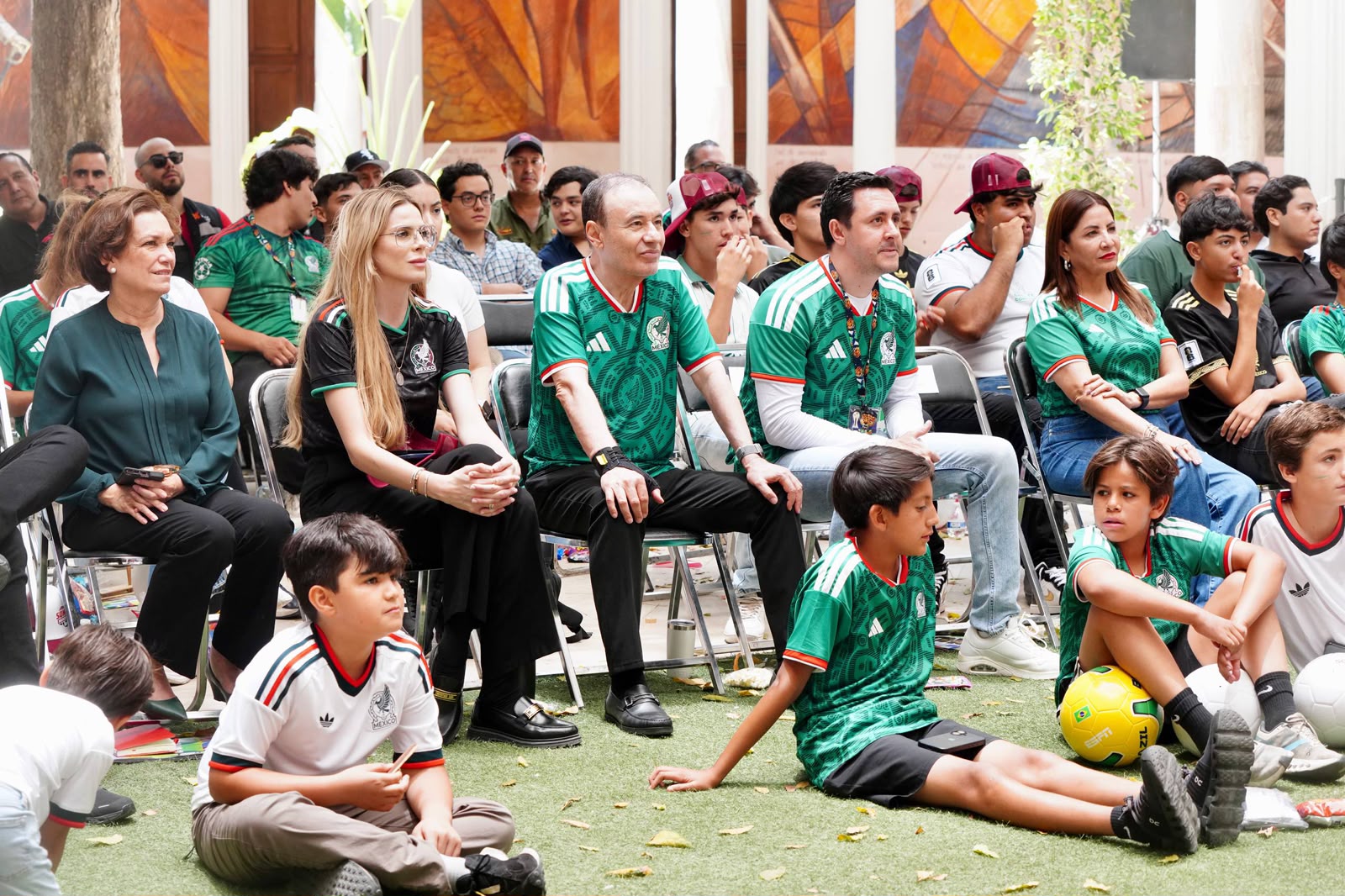 Gobernador Durazo vive la emoción del triunfo de México en Mundial 2026